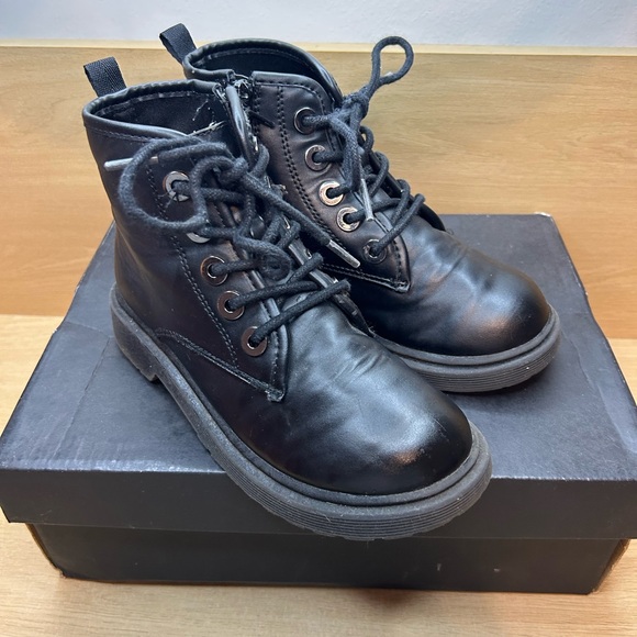 Steve Madden Girls Black Lace Up Size 2 - Picture 4 of 9